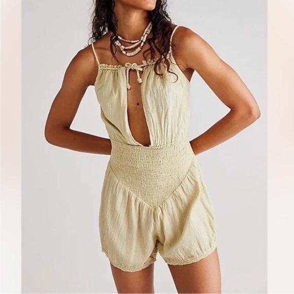 NWT Jens Pirate Booty Gauzy Cotton Smocked Cut Out Romper Celery Green Size XS - Picture 8 of 9